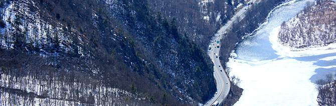 I-80 westbound is a narrow highway configuration that is cut into the toe of Mt. Tammany and adjacent to the Delaware River.