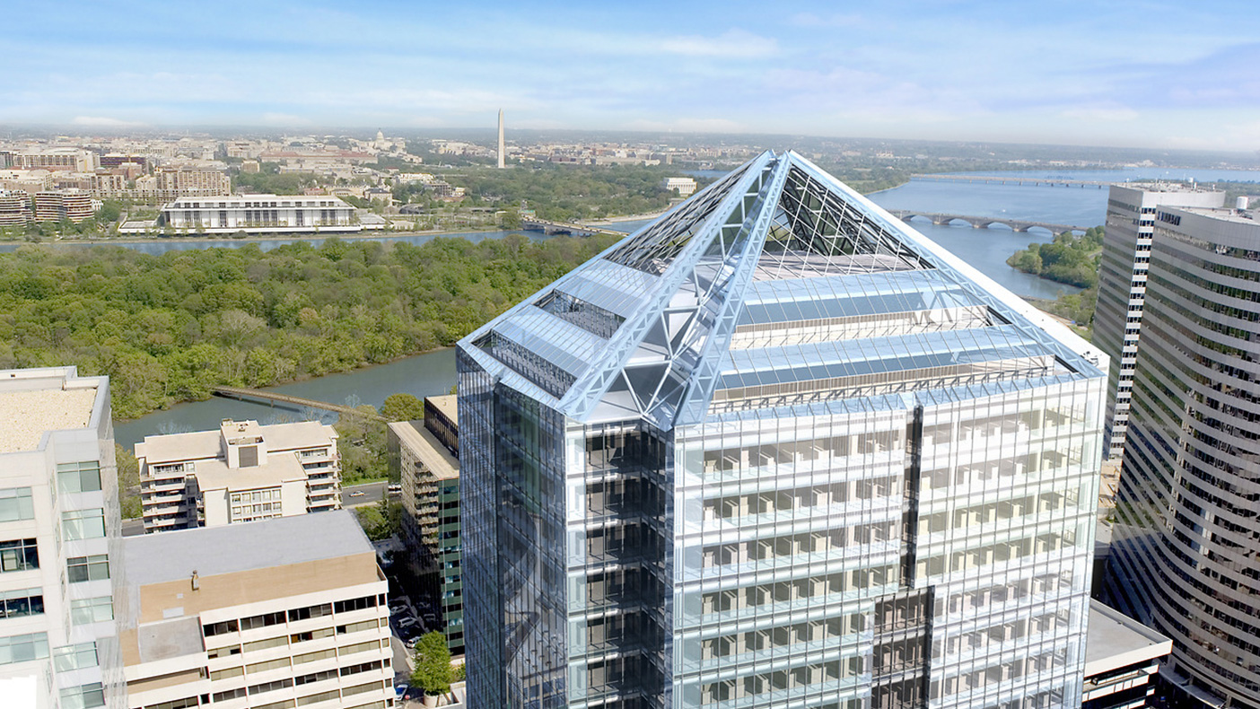 At 35 stories, 1812 North Moore Street rises along the Potomac River skyline overlooking the nation’s capital.