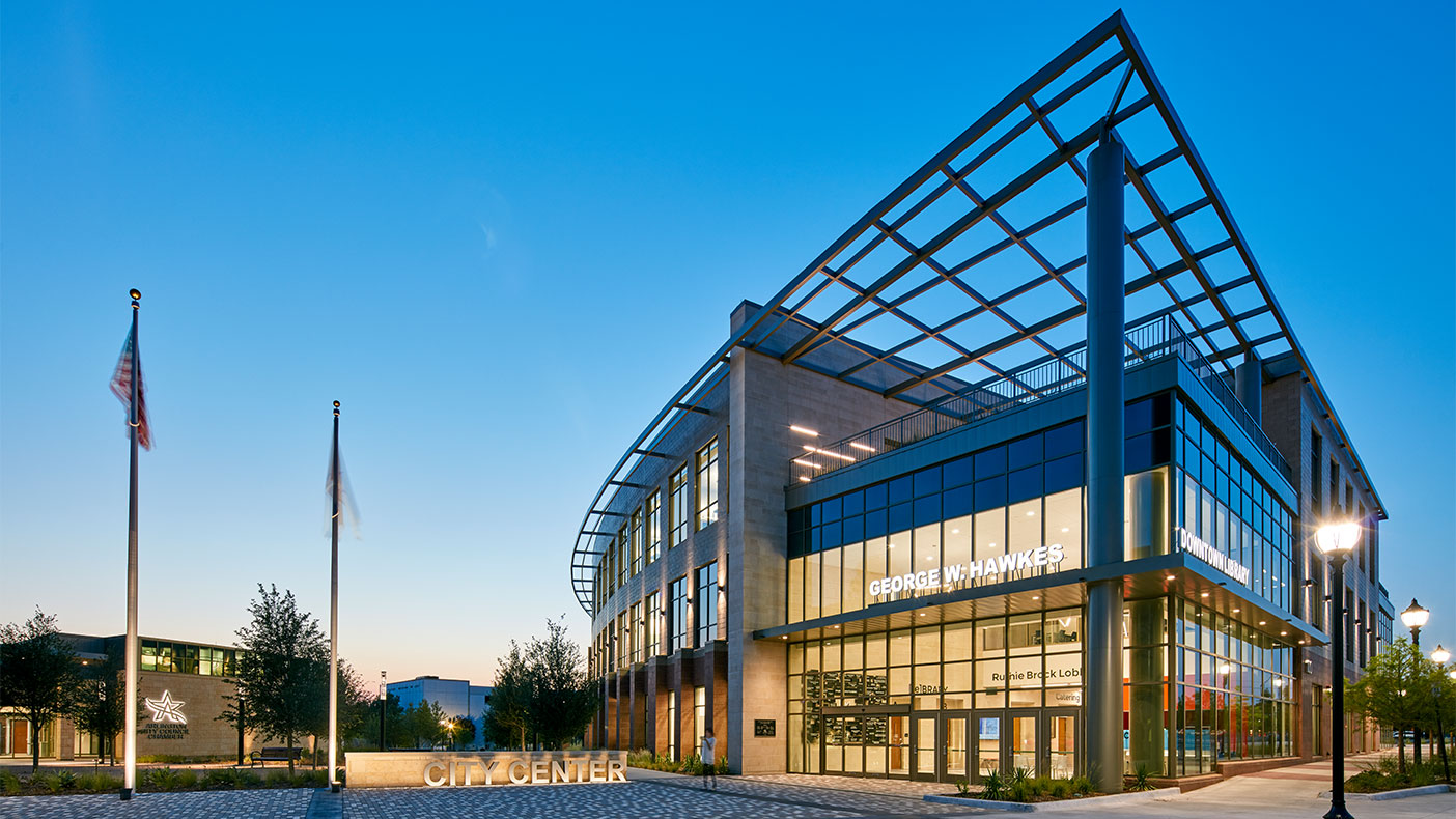  The new library anchors the community’s downtown revitalization with a welcoming presence for patrons. 