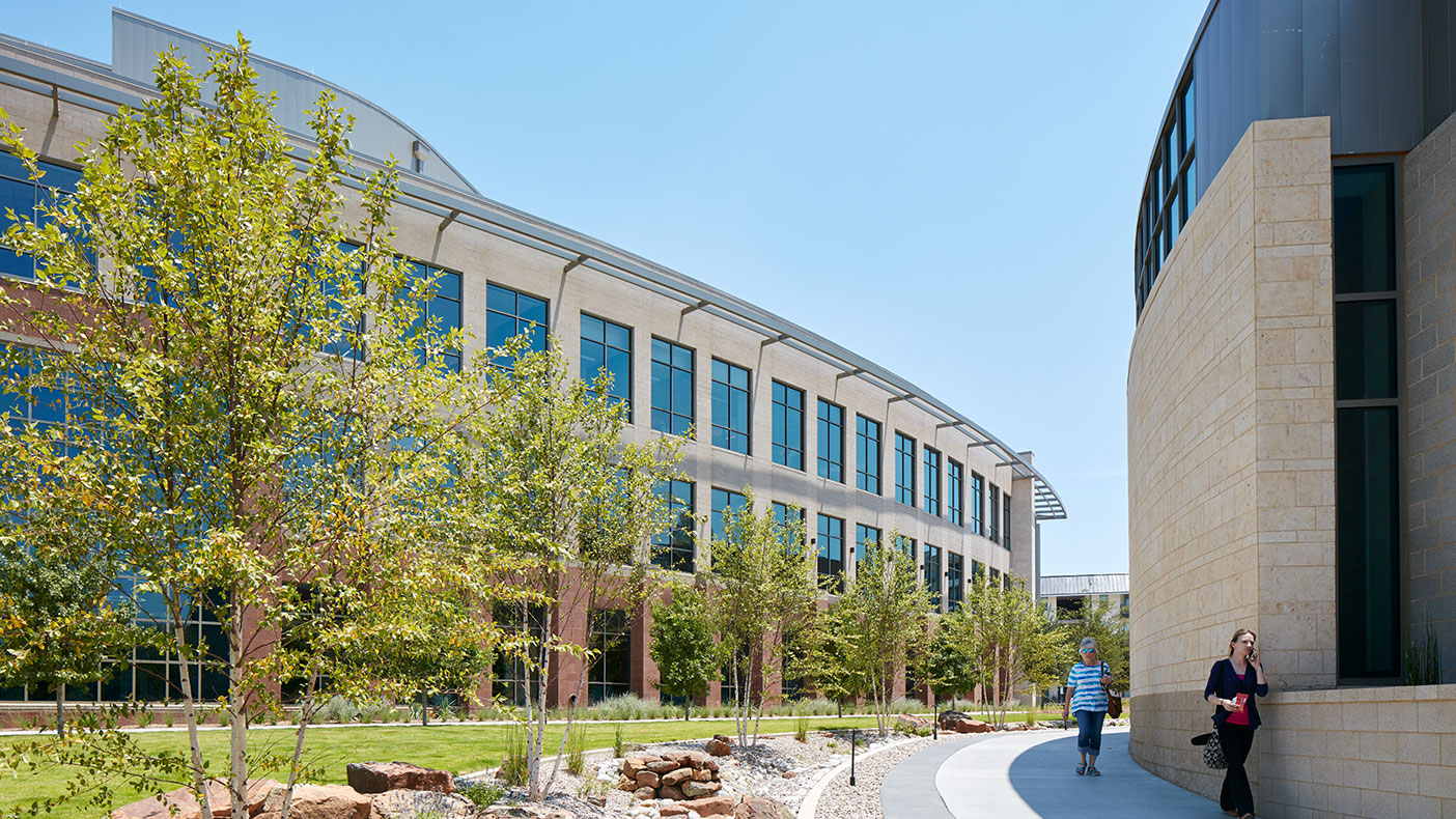 Landscaping featuring native North Texas plants and open spaces complement the building massing and draw the public in and around the city center. 