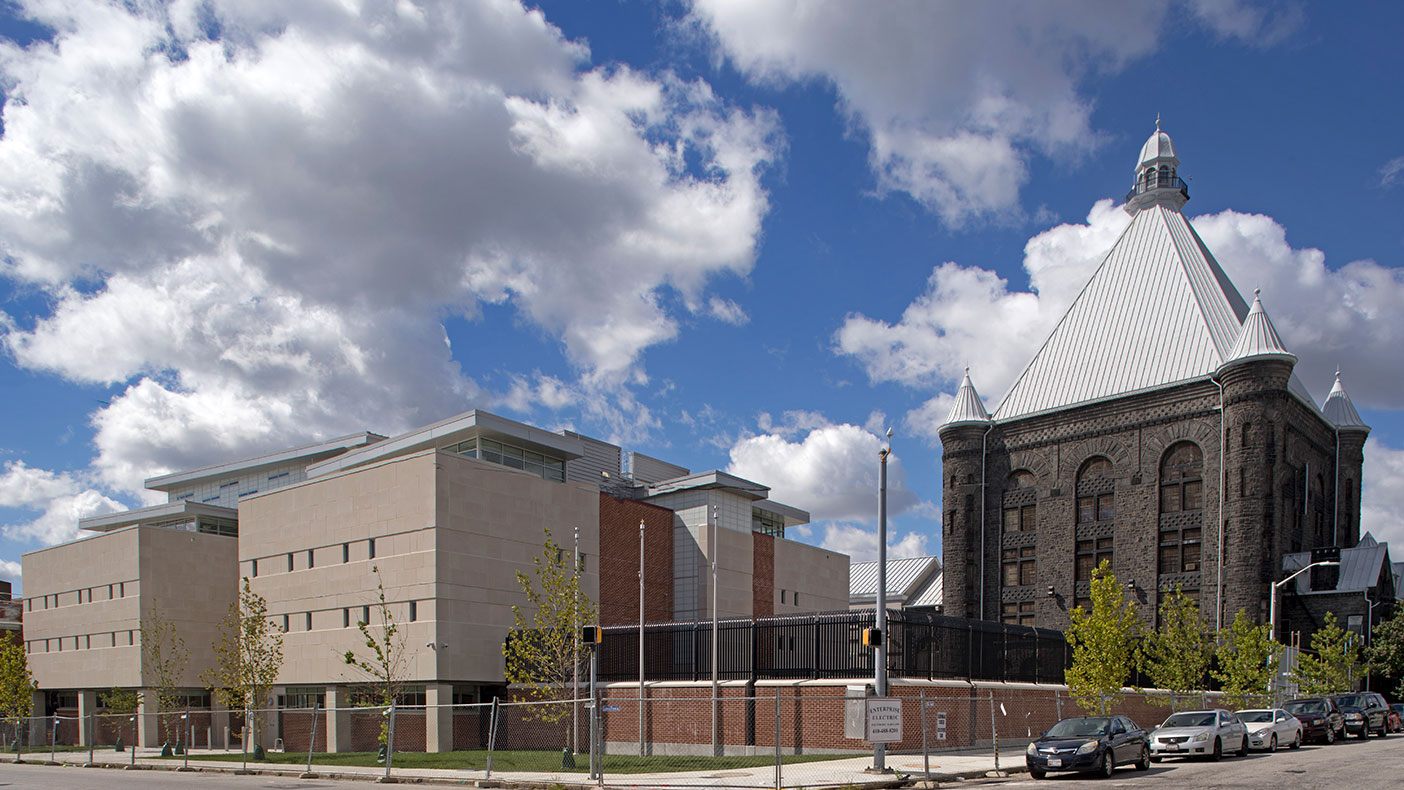 The site for the new youth detention center was developed within the exisiting security perimeter of the correctional complex in Baltimore.