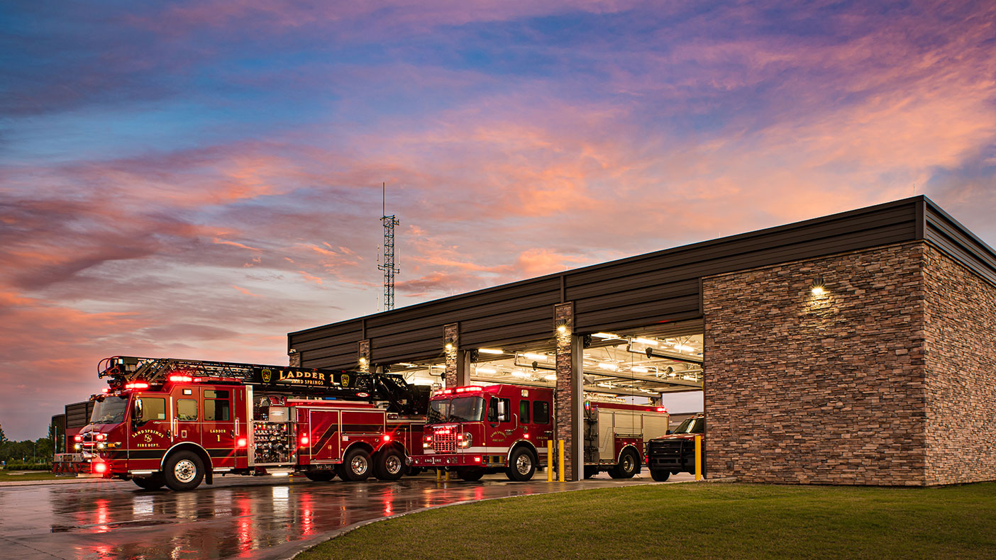 The new fire department headquarters provides four pull-through apparatus bays and three additional bays that allow ample space for vehicles and equipment.
