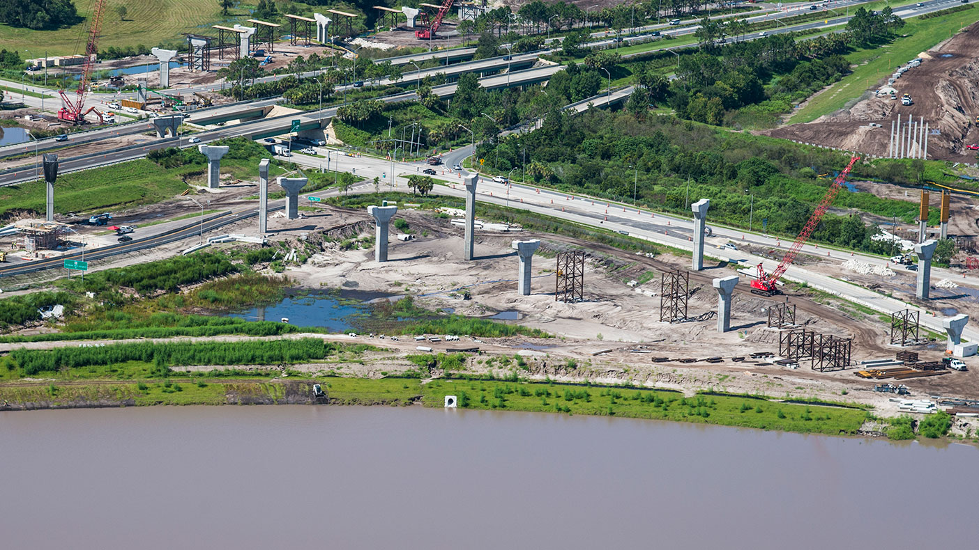 The first of their kind in Florida, the beams were precast, erected, and temporarily supported as lid slabs were placed.