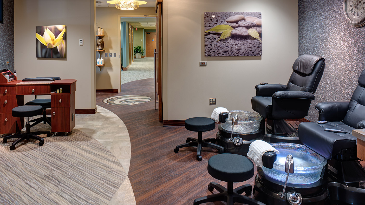 Designed to promote an environment of peace and relaxation, the onsite salon and spa provides patients, caregivers, and staff with access to a full range of salon and spa services. 
