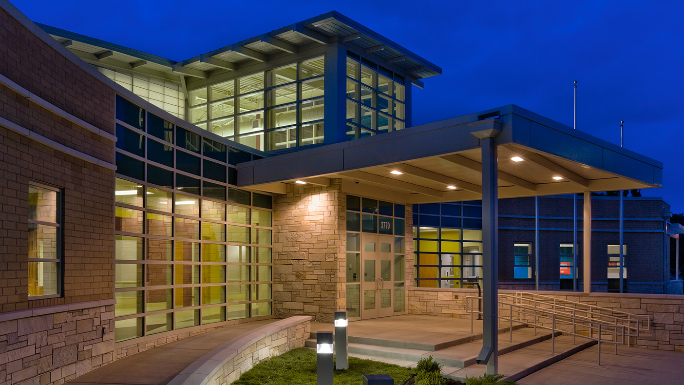 The building creates a new presence for local government near neighborhoods on the eastern border of the city and enables public safety and city staff to better serve residents.