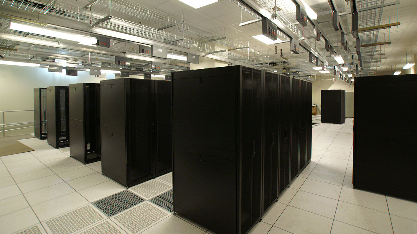 The data center's 6,800 square feet of raised floor supports 285 network and server racks at various power densities.