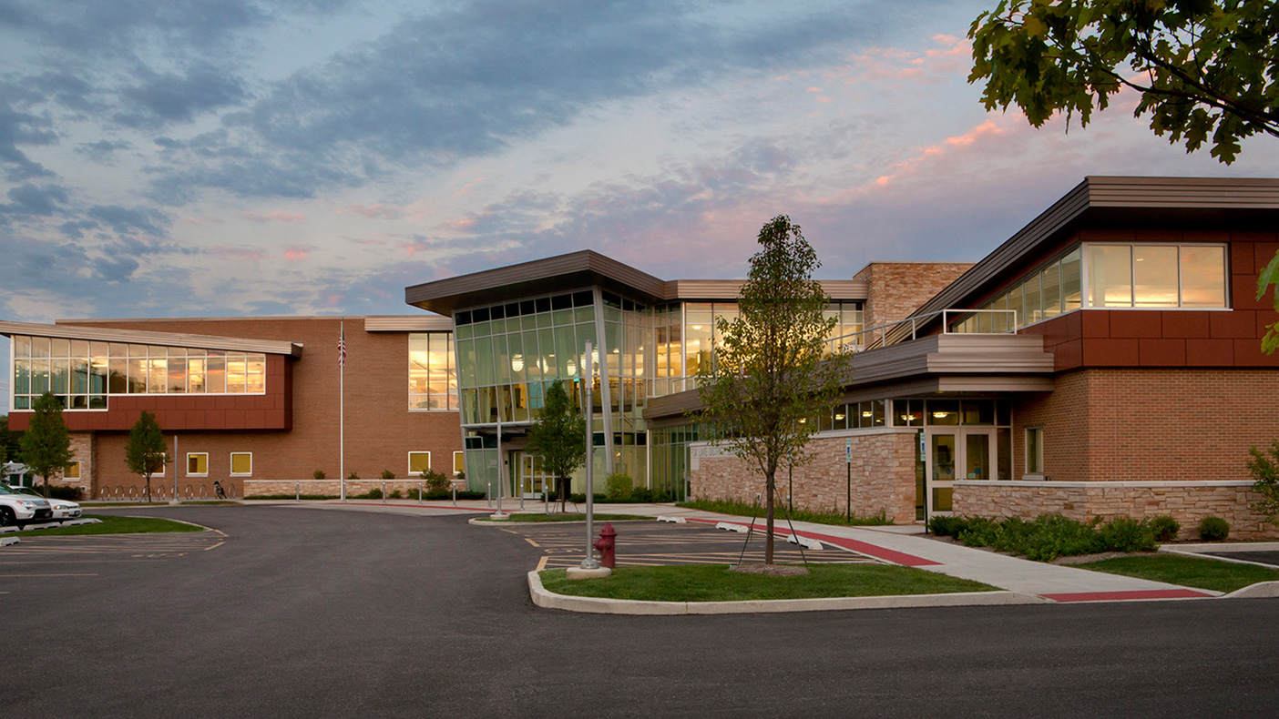 Local masonry is symbolic of the library’s permanence in the community. Fritted, clear, and spandrel glass; phenolic panels; and angular forms represent the library’s future role in information delivery.