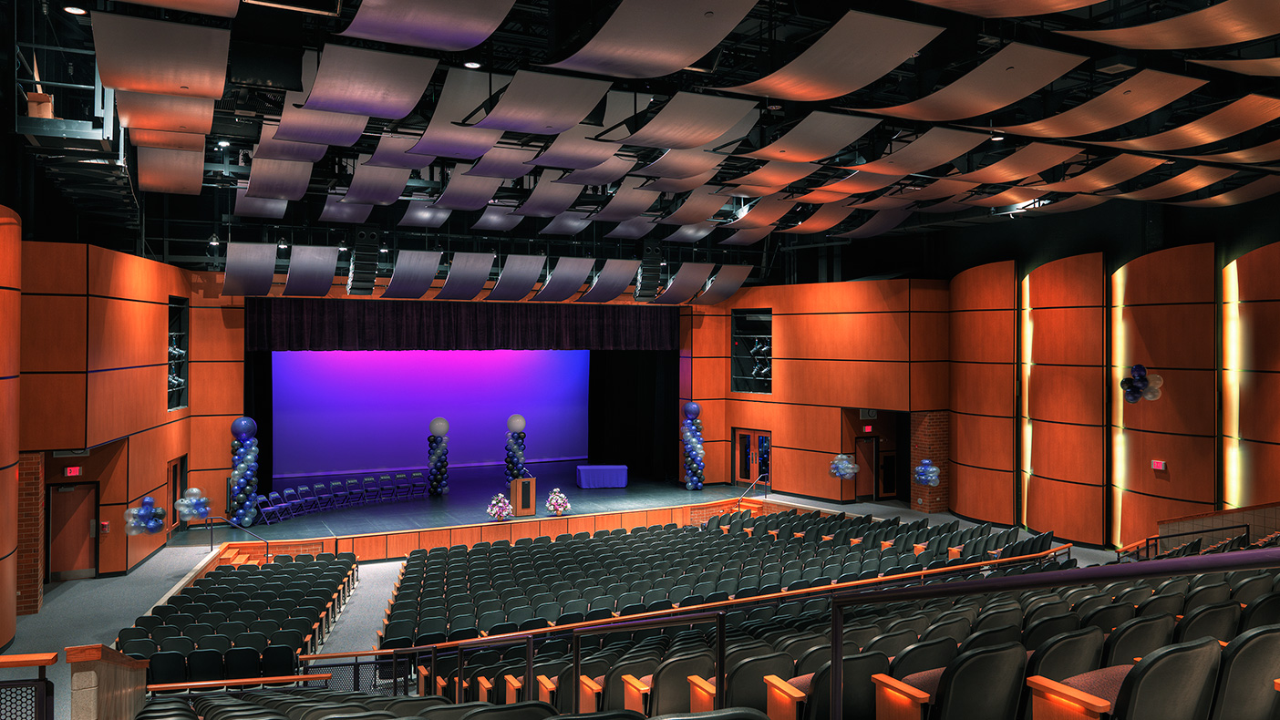 This 392,000-SF Illinois high school has a 750-student auditorium and a 100-seat lecture center.