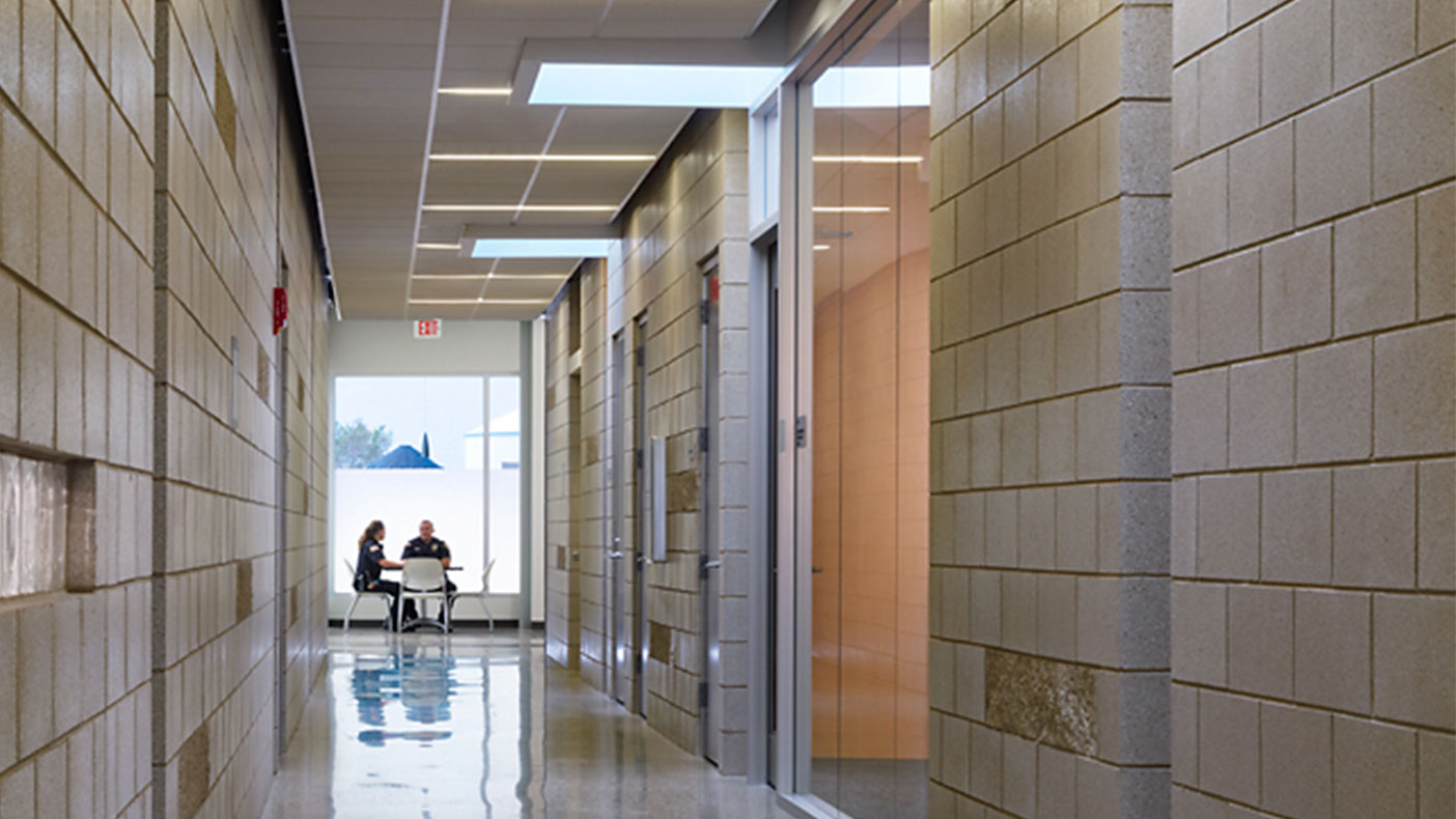 The staff corridor “main streets” have been designed with durable finishes like ground face masonry block walls and polished concrete floors that require minimal upkeep. Skylight elements minimize the need for artificial lighting during the day.