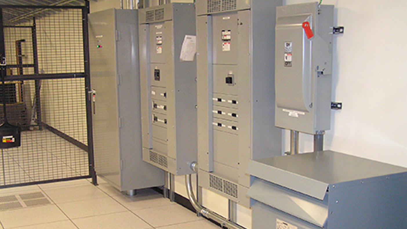 A new 1,600-amp switchboard was added to the main electrical room that provides 800 amps of power to the data room, while also giving Harvard future distribution options.