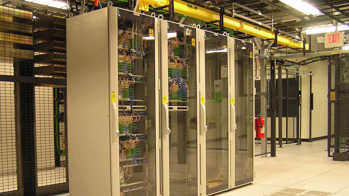 We designed a data center capable of hosting equipment for four wireless carriers by integrating partitioned fencing, which maximized the usable square footage.