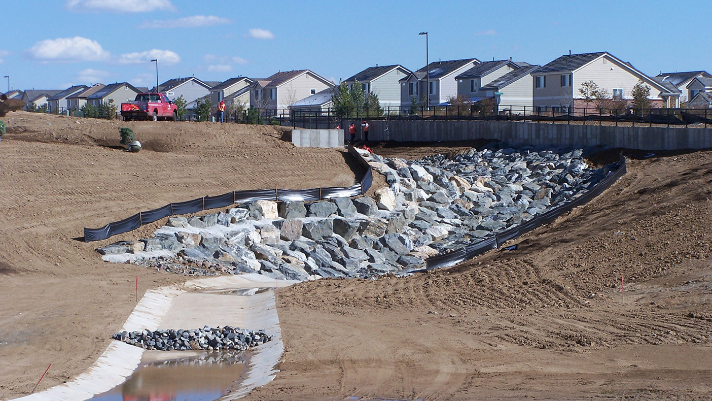 The natural draws were preserved and then stabilized for stormwater management to create active and passive amenity areas and to provide an attractive riparian space.