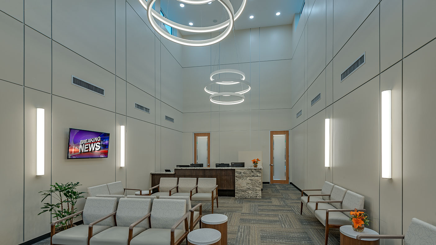 Waiting room with natural light and a modern look.