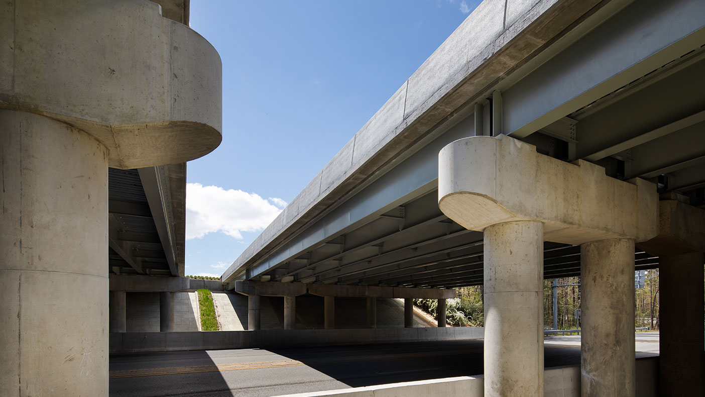 Four existing bridges on I-64 were widened (two over the Lee Hall Reservoir and two over Fort Eustis Boulevard), and the two existing bridges over Industrial Park Drive and CSX Railroad were replaced.