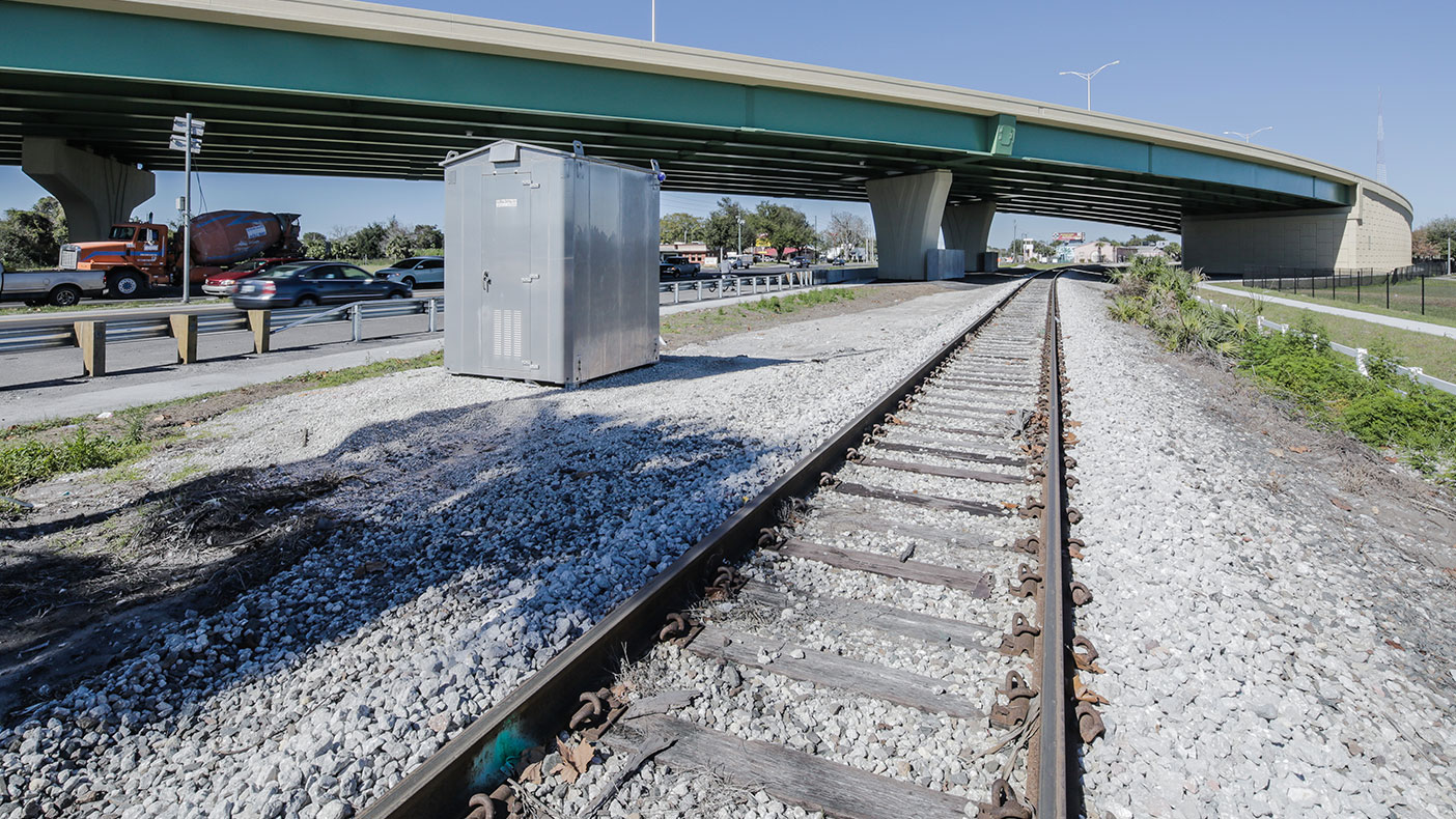 By using steel interval caps, we were able to increase bridge clearance over the Central Florida Railroad line by almost six feet.