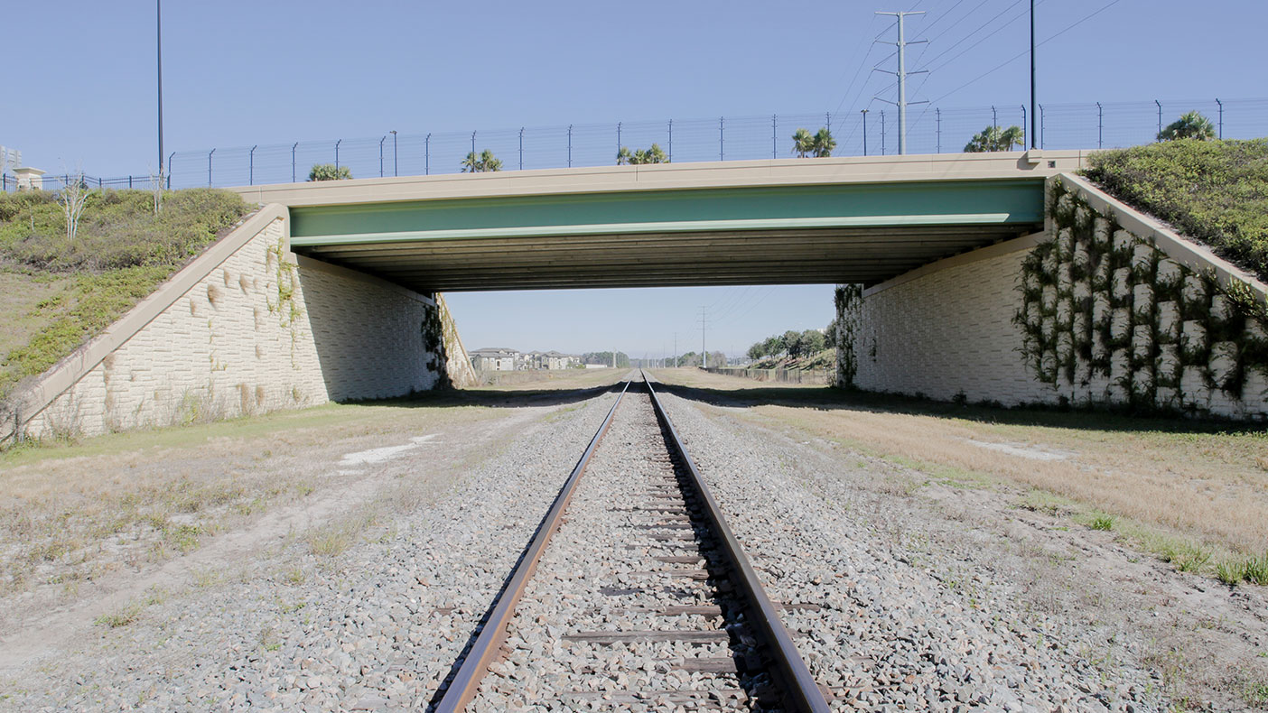 The project involved the design of new bridge structures over SR 417 and the Orlando Utilities Commission railroad, as well as two ramp toll plazas.