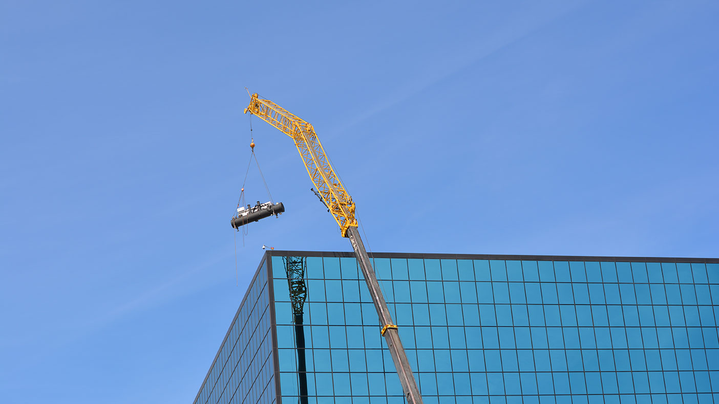 We designed the lift, rig, and safety plans to install the new 550-ton chiller above the 15-story building.