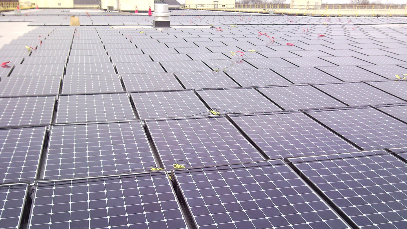 6,152 photovoltaic panels were installed on the roof of the 1.6-million-SF building, converting sunlight into electrical energy, feeding into the existing power grid.