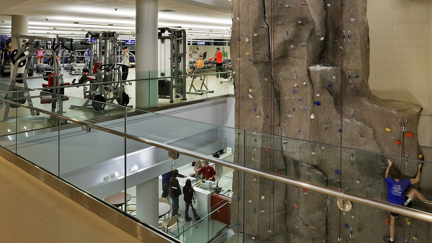 The dynamic new center enabled the university to increase group fitness classes, launch a popular new “Get Fit, Stay Fit” program, and host late-night, non-alcoholic activities attracting up to 2,000 students.