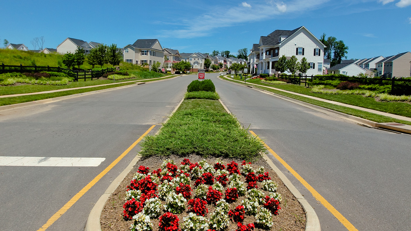 The new 660-single-family-home subdivision sits on 280 acres with a 15-acre dedication for a school site, now constructed, and 25 acres dedicated as an open space park.