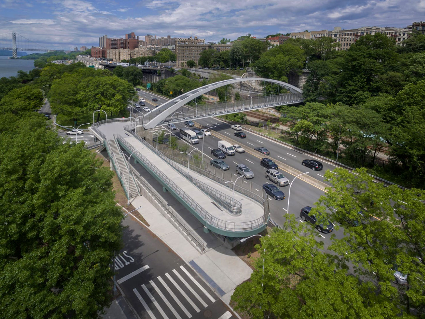 The pedestrian bridge over the Henry Hudson Parkway and Amtrak features a steel arch pedestrian bridge, and east and west pedestrian ramps. Photo courtesy of Dewberry.