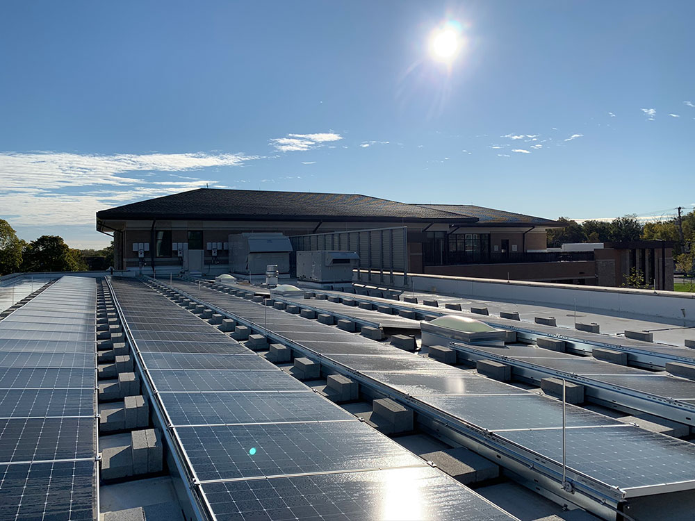 The building’s 638 solar panels generate enough electricity to power the building. Photo by Mariusz Mizera, courtesy of Dewberry.