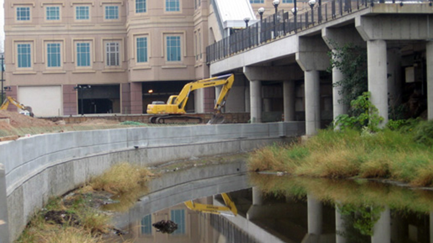 We closely coordinated with Amtrak to build under and next to this regionally critical Amtrak Northeast Corridor overpass and fit the new roadway in a very tight space.