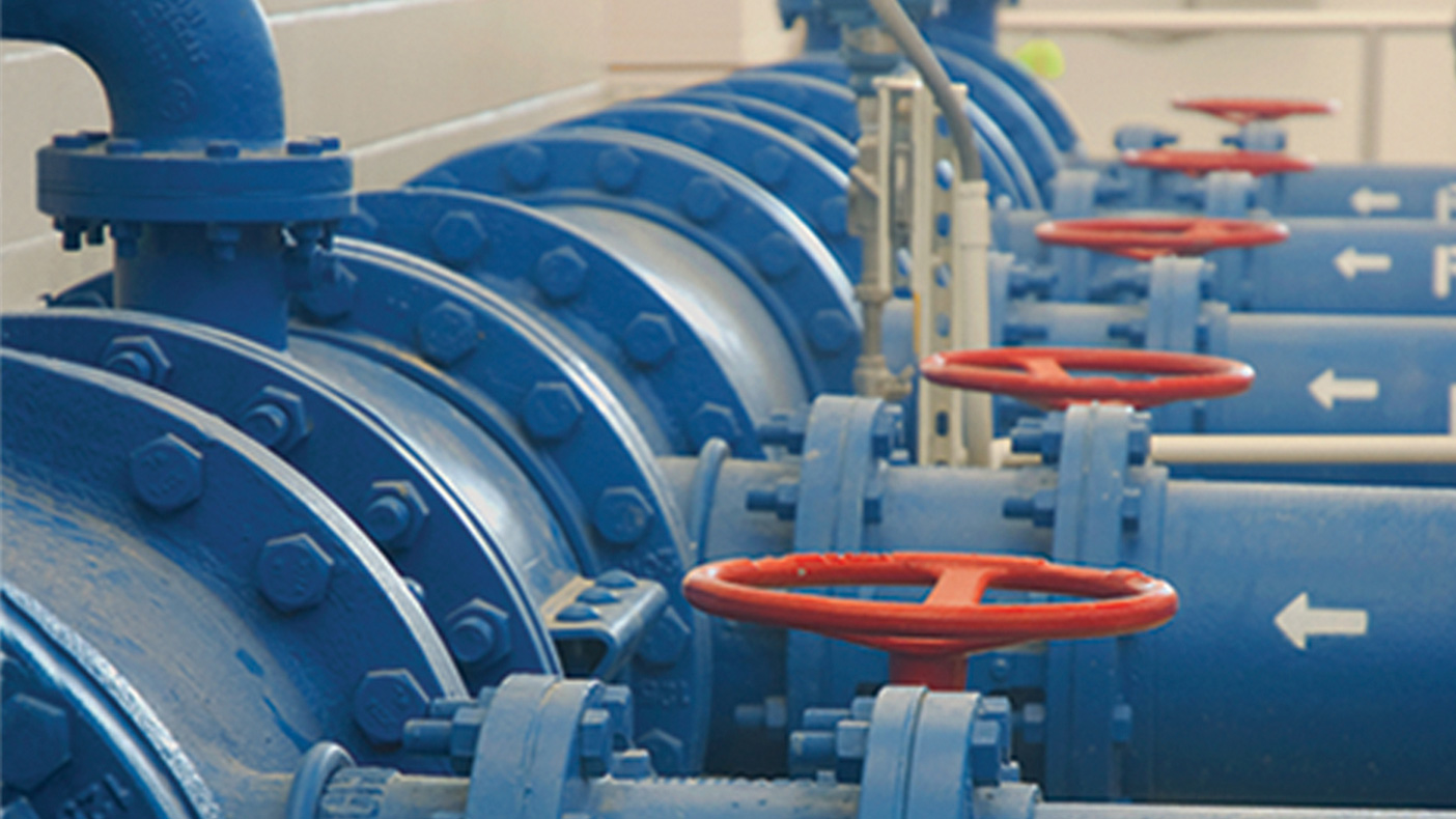 Seven pumps plus five groundwater well pumps incorporate a complex control strategy to maximize the use of shallow wells to reduce power costs.