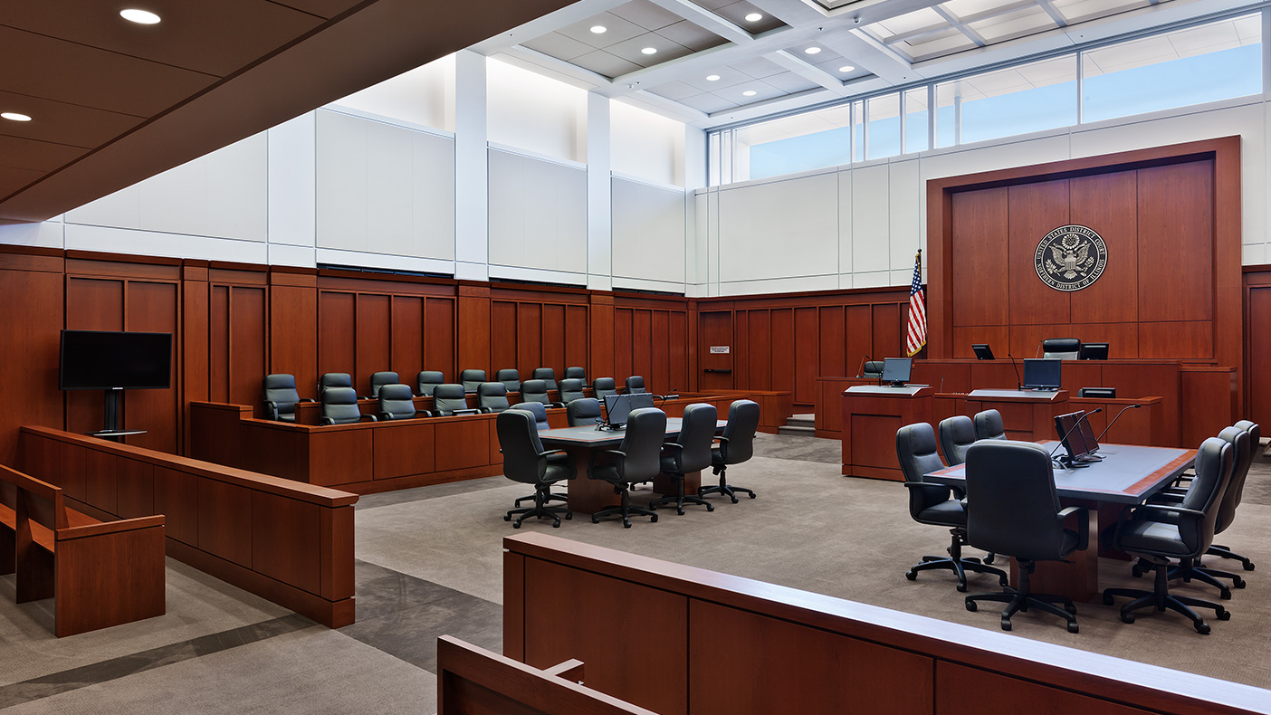 Placing the judges' chambers on a mezzanine narrowed the building cross section and allowed for more natural daylight throughout the office floors and courtrooms.