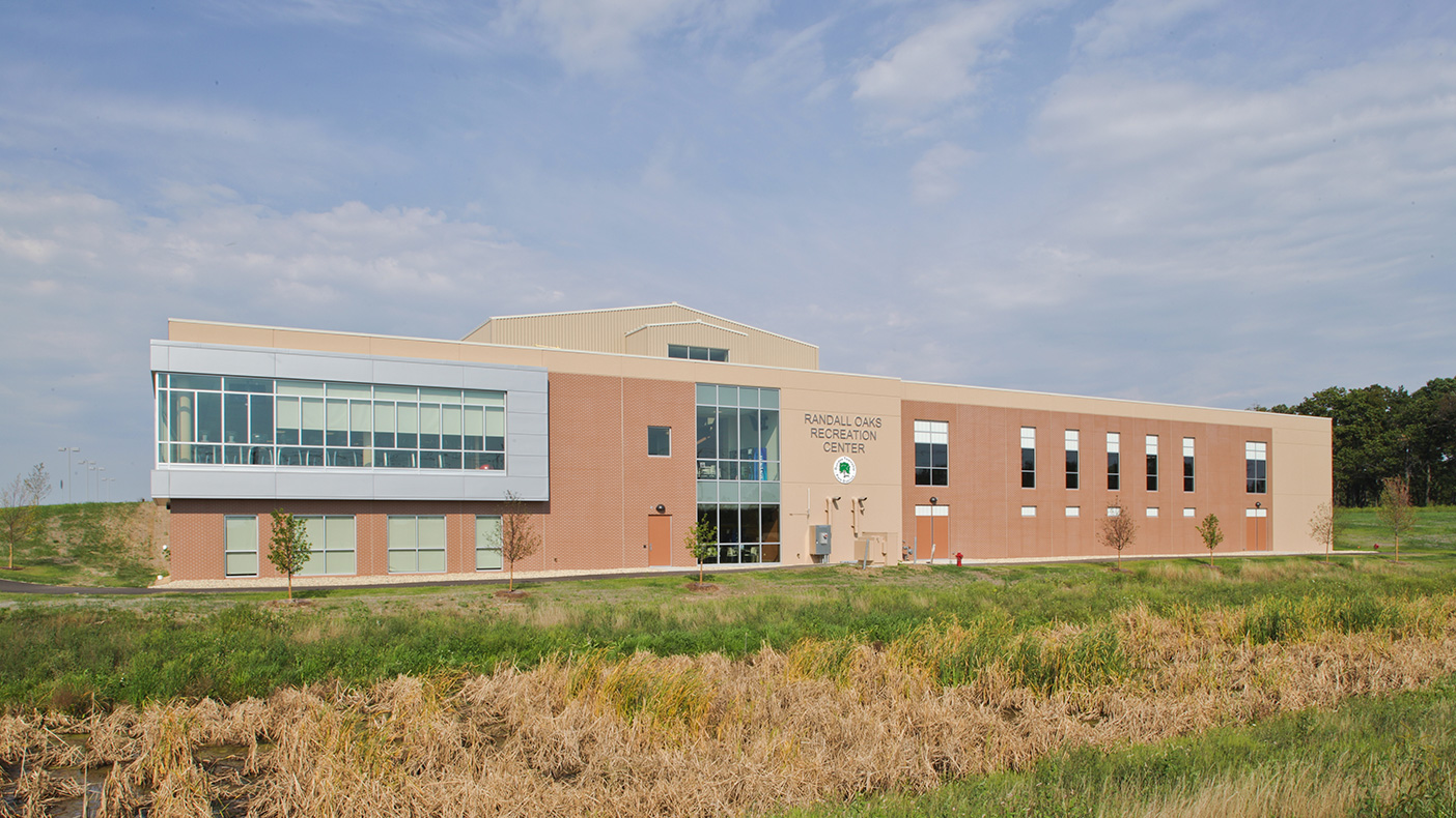 The two-story facility is built into a hillside along a main traffic corridor and is located on an existing 200-acre park. The site master plan includes a 37,000-square-foot facility expansion and an outdoor family aquatic center.