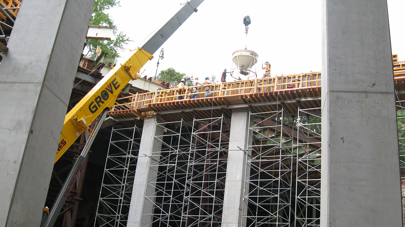 The curved girder structure between West 71st Street and West 72nd Street is founded on steel H-piles driven into either rock or 10 inch diameter mini-caissons.