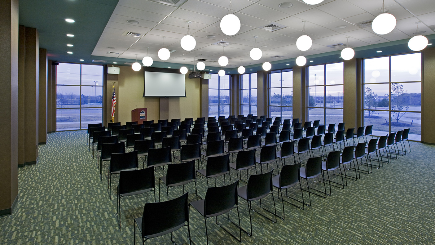 Library spaces range from quiet study areas to a large meeting room with seating for 200. Also included: a room for genealogical studies and local history.