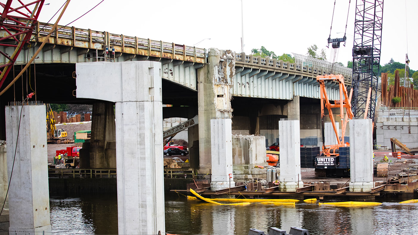 A community liaison committee was formed during final scope development and was active during the bridge's drilled shaft construction.