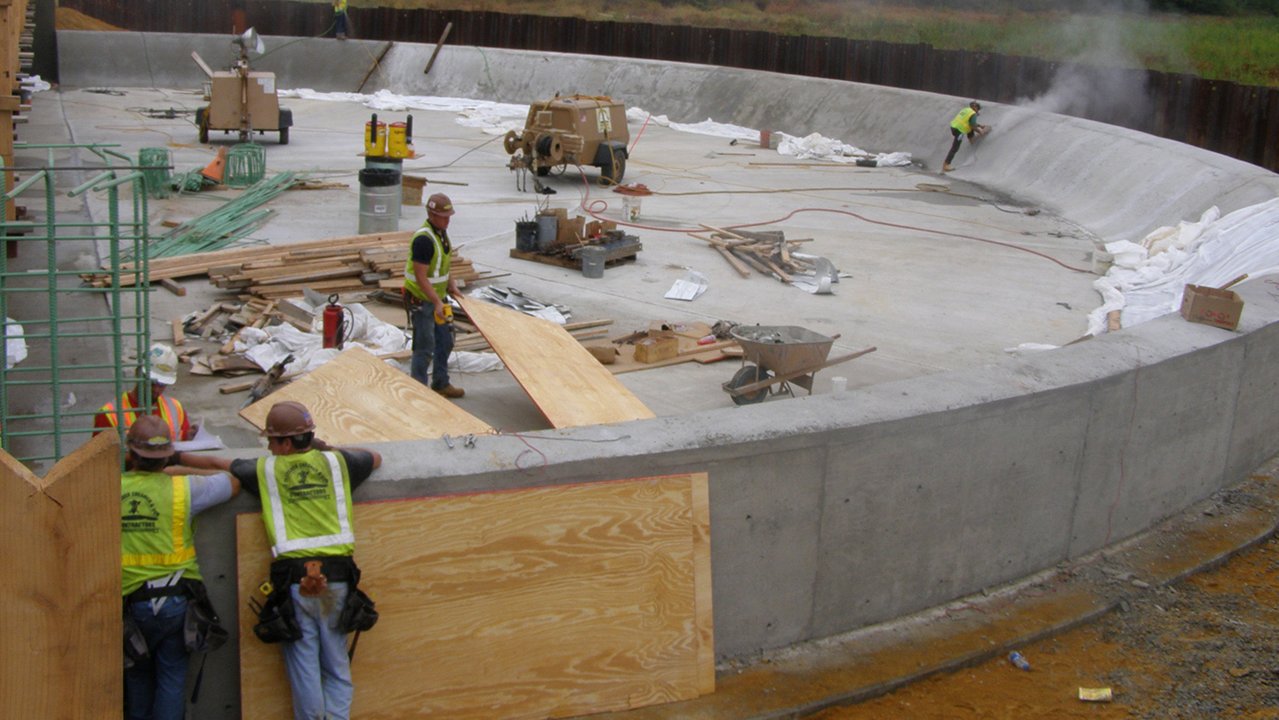 Cast-in-place piles were poured inside a cofferdam at the 200-foot-long semi-circular ogee weir spillway. Working closely with the contractor, we processed shop drawings in about two-days-time to stay on schedule.