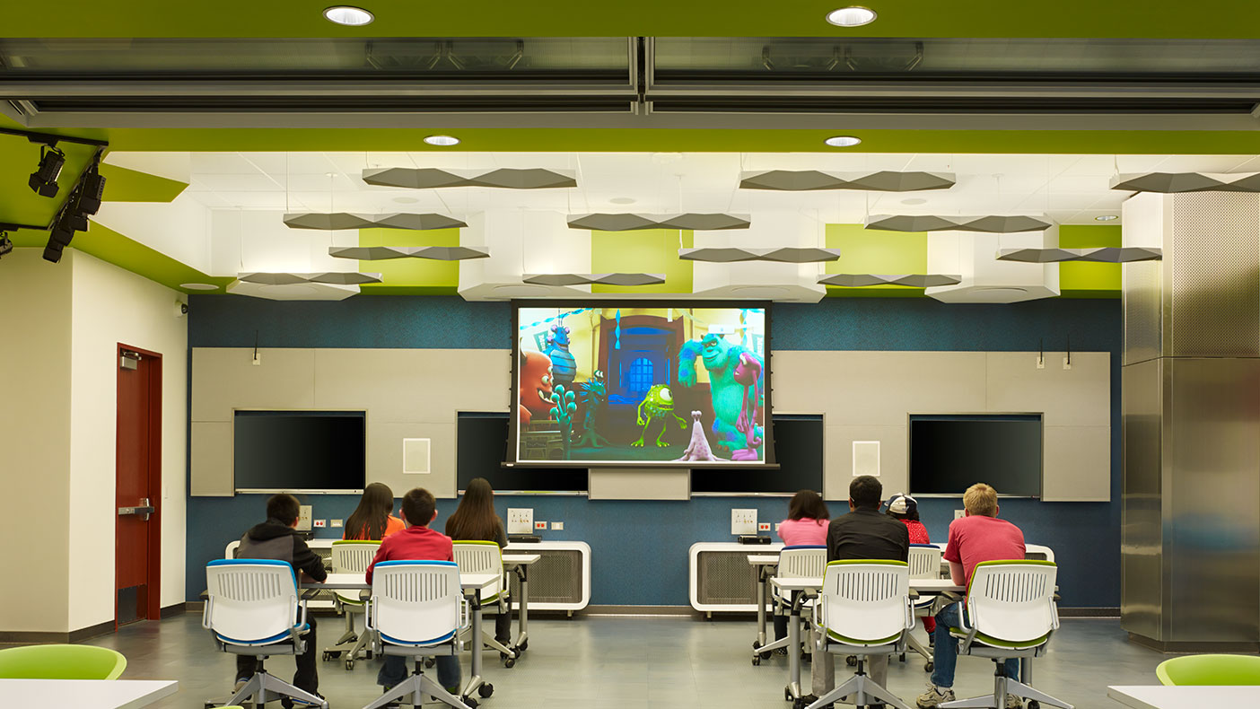 The program room can be used as a meeting room, computer lab, craft room, or a secondary study area. A folding glass wall makes the space flexible.
