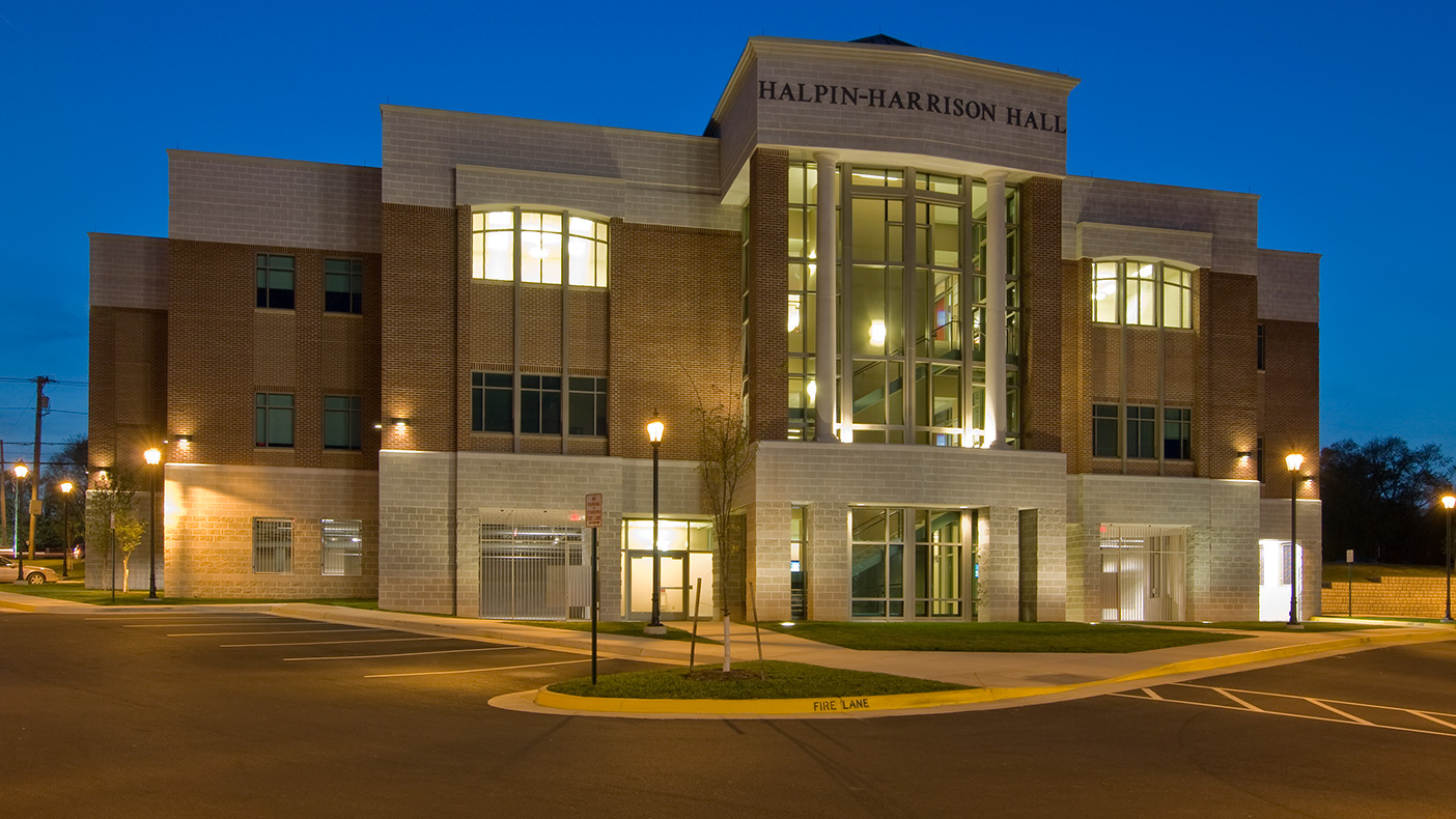 Constructed on an axis with the university’s chapel, the hillside building helped create a new central spine for the campus.