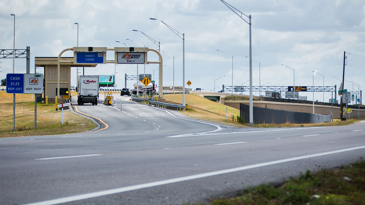 We provided mainline milling, resurfacing, and widening of SR 528 for a future eight-lane section.