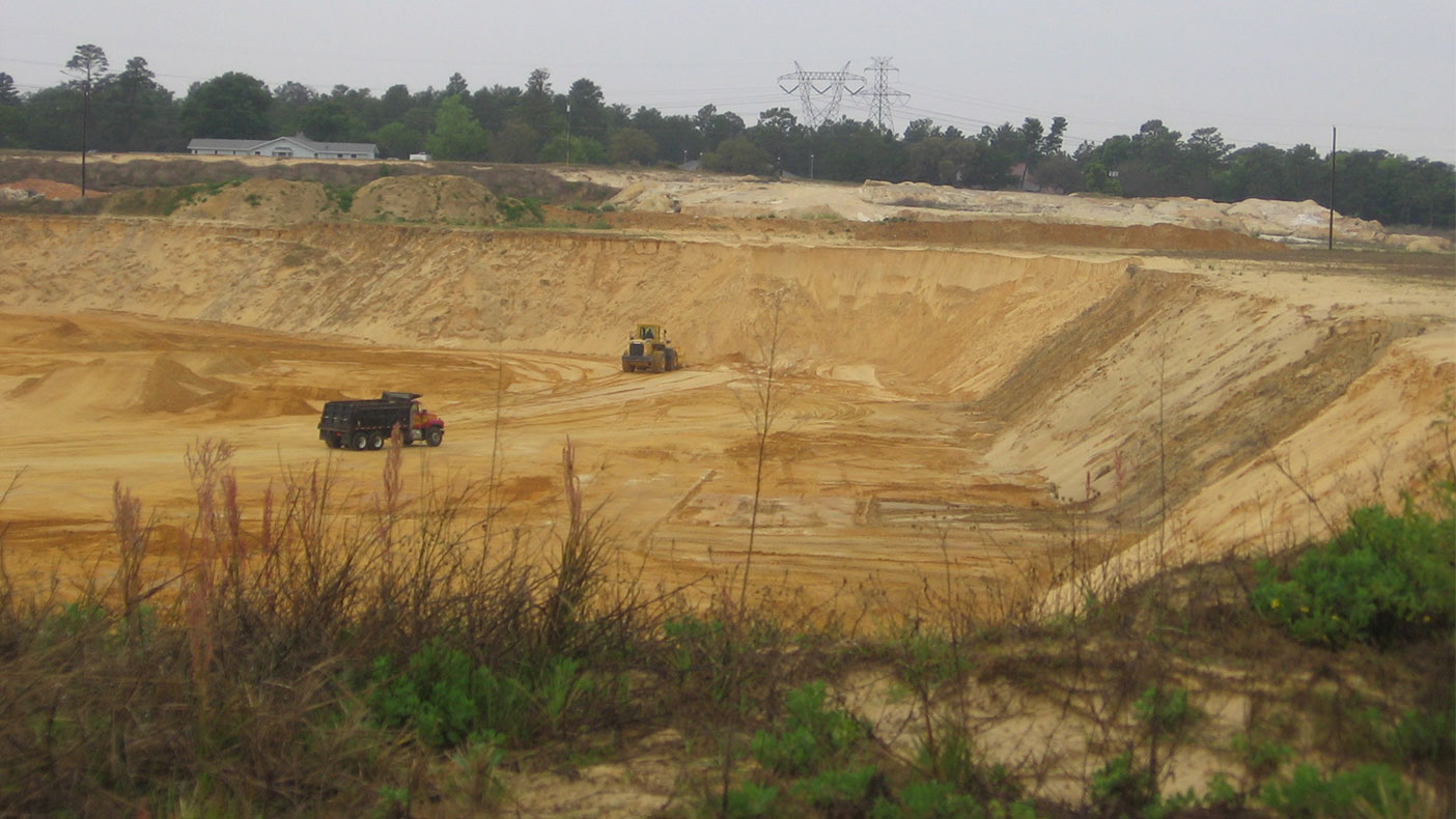 Among the many obstacles along the eight miles of land were two 40-foot deep active borrow pits, which were detailed using laser scanning – a surveying process that took less than two days.