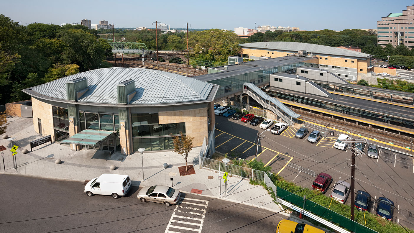 We rehabilitated the existing pedestrian overpass to meet current seismic criteria.