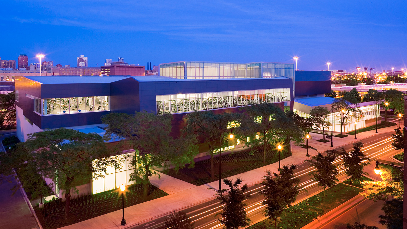 The award-winning Student Recreation Facility features 152,000 SF of active and passive recreation space.