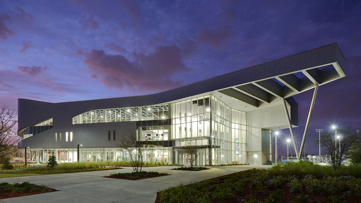 The complex supports an active student life on the northern campus and complements the new student union to the south.