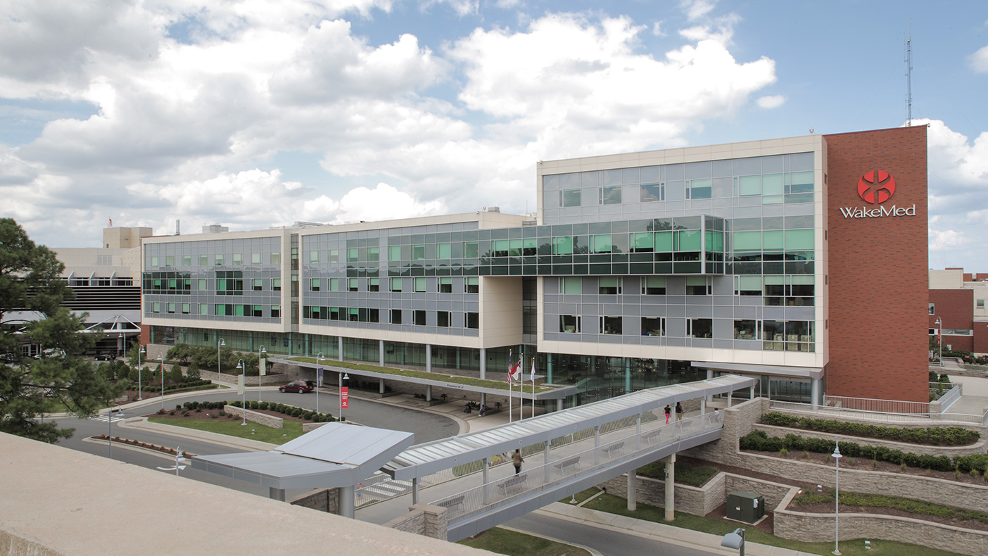 The 186,000-SF, four-story patient tower connects to the existing inpatient facility with capacity for 126 patient beds—41 adult acute care, 40-bed ICU, dedicated Children’s Hospital, and space for future clinical and nonclinical growth.