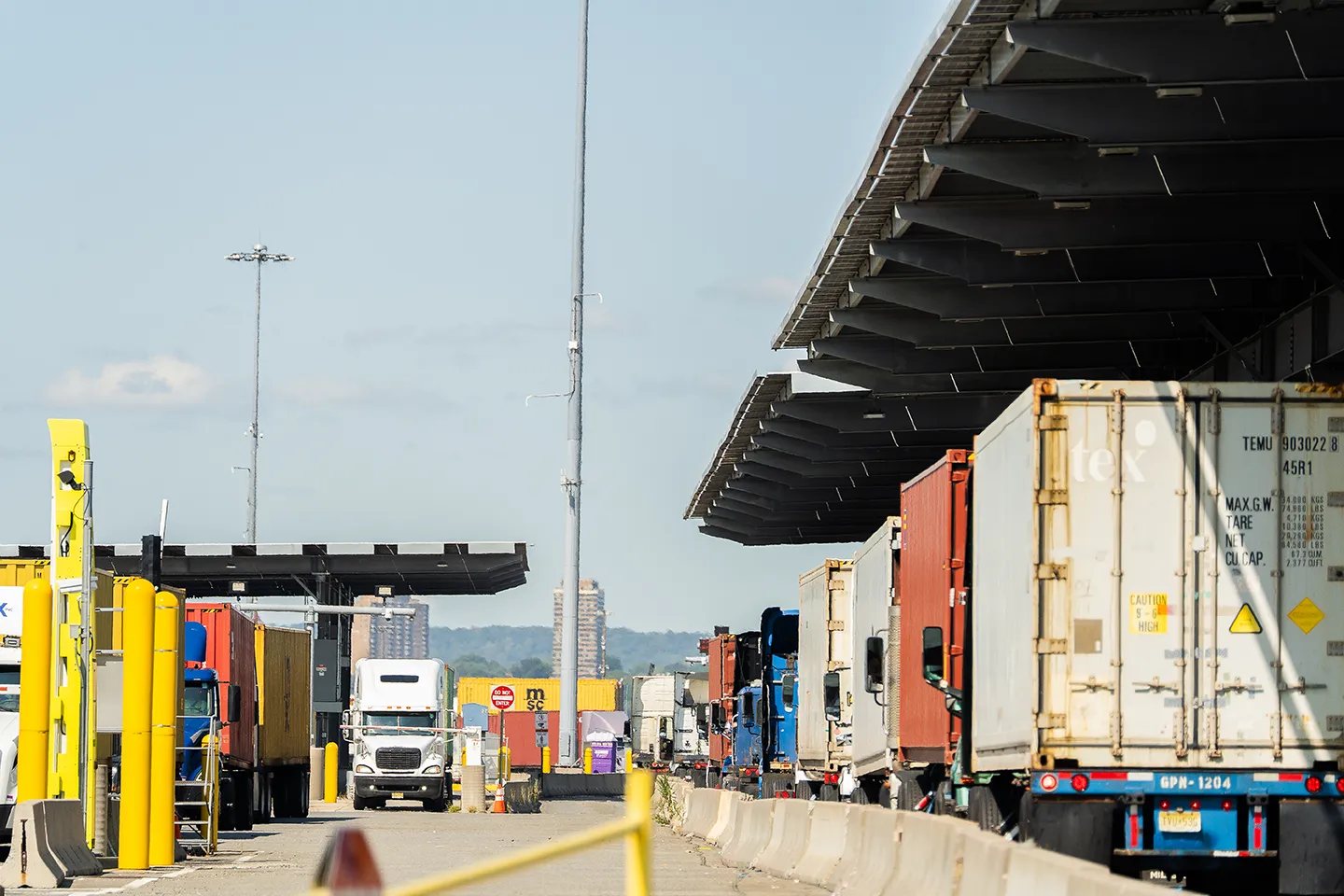 Using only 1,500 square feet of ground space, the dual-use design of the photovoltaic (PV) arrays offers no interruption to terminal operations.