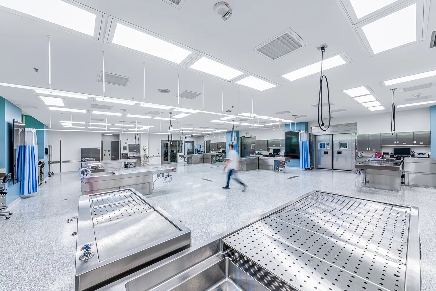 The medical examiner facility features leading-edge equipment and technologies that make it one of the most advanced in the country. Lighting, functional flow, and air quality were considered during design.