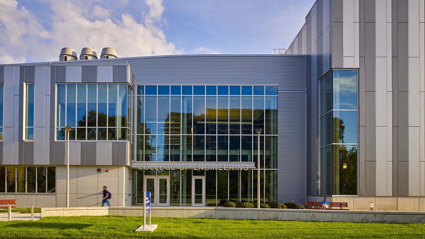 This project consolidated the chemical engineering, civil and materials engineering, and mechanical and industrial engineering programs into one state-of-the-art building.